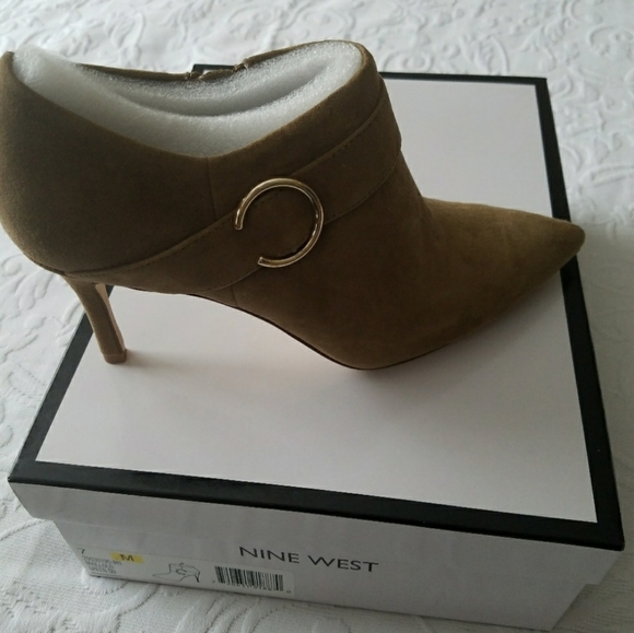 Nine West Shoes - Nine West Maillolo Green Suade size 9